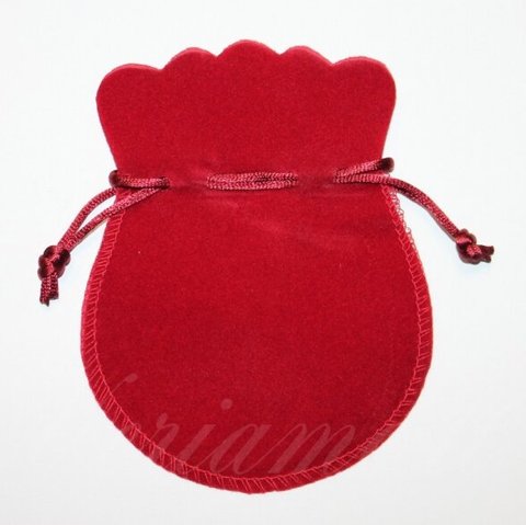 dm0132 apie 130 x 105 mm, raudona spalva, aksominis dovanų maišelis, 1 vnt.