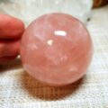 Rožinio kvarco sfera 303g