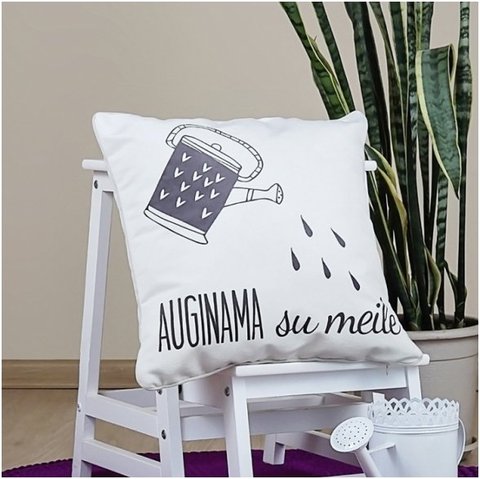 Dekoratyvinė pagalvėlė "Auginama su meile“